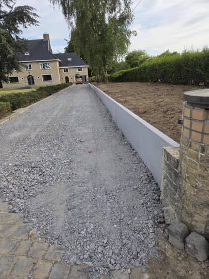 Aangelegde oprit in klinkers door Bouwwerken Bouttelisier in West-Vlaanderen (foto 3)